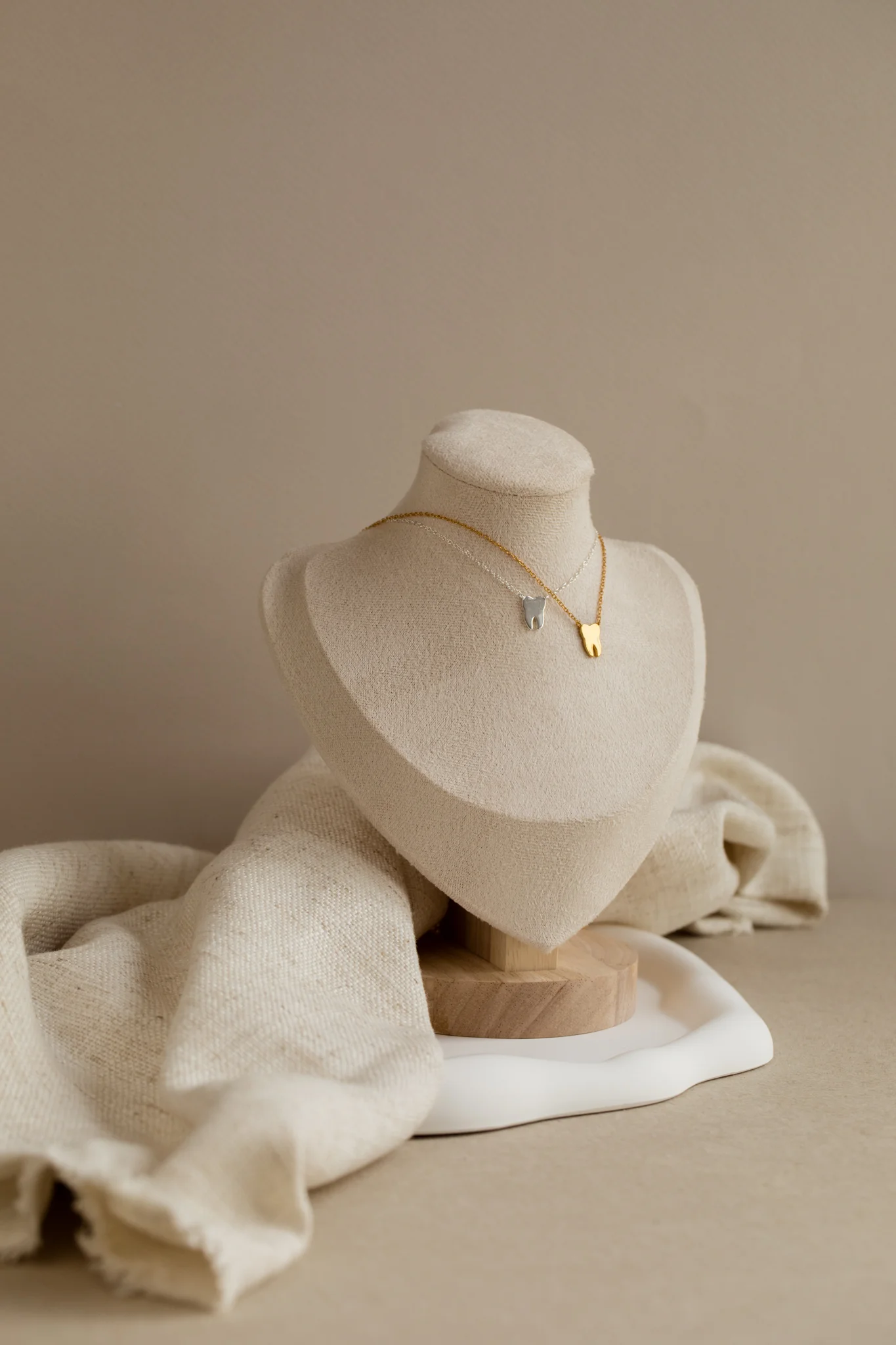 The Gold Molar Necklace - Image 3